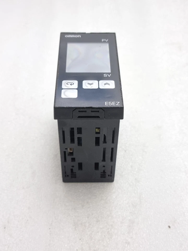 1 PCS Omron E5EZ-C3T Temperature Controller 100 to 240 Vac E5EZC3T(USED WORKING)